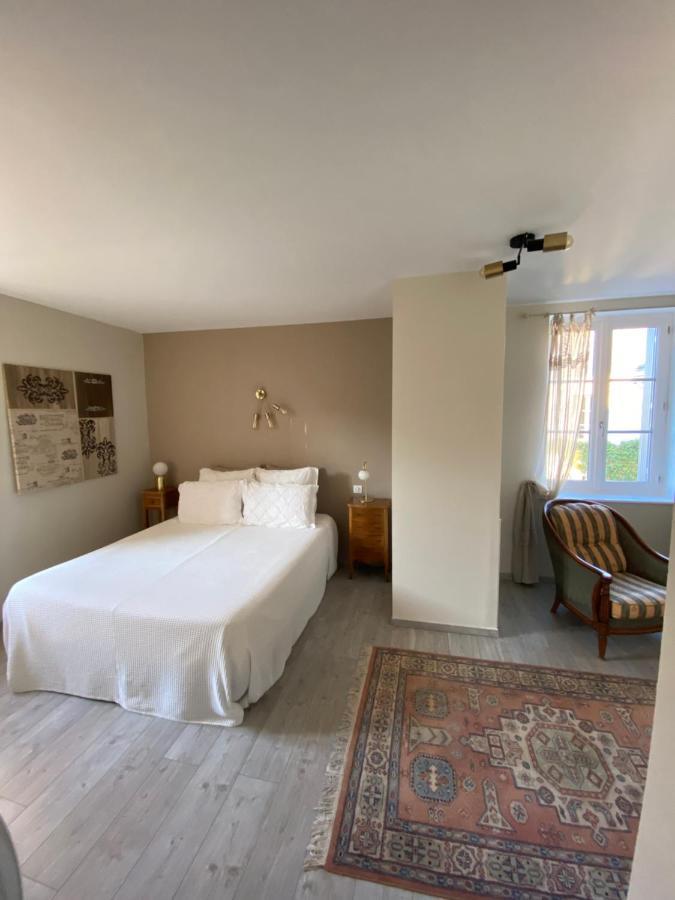 Les Chambres De L'Aigronne Le Petit-Pressigny Eksteriør billede
